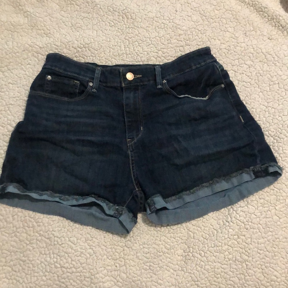 Levi’s Signature Denim High Rise Shorts